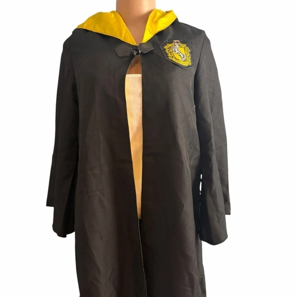 Wizarding World of Harry Potter Hufflepuff  Robe Cloak